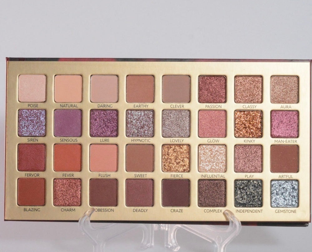 AMOR US FEMME FATALE